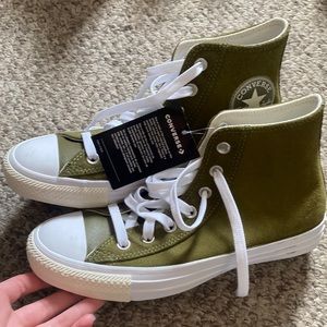 NWT hi top suede converse